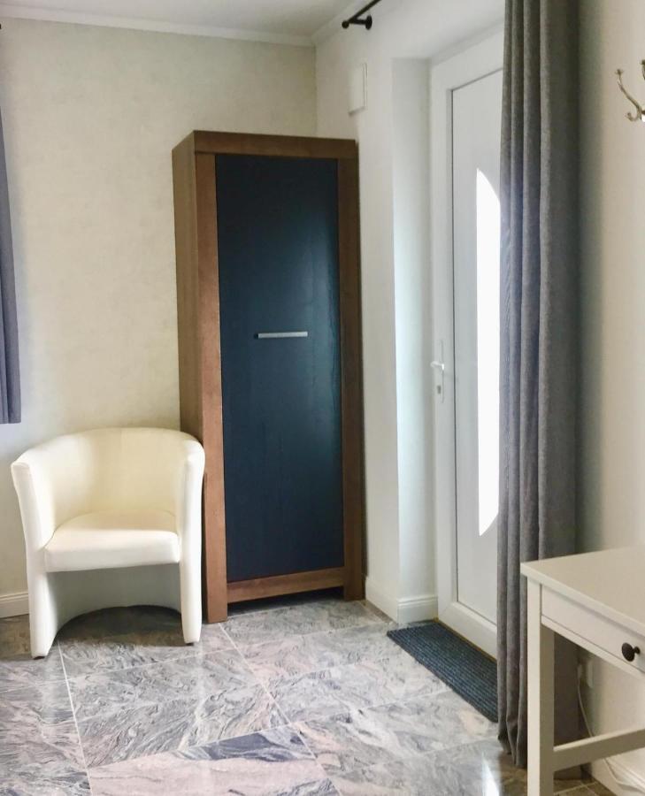 Neues Zimmerapartment Mit Bad Neckarwestheim Εξωτερικό φωτογραφία
